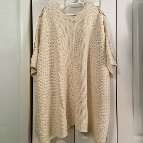 Knox Rose Open Poncho - Picture 5 of 8